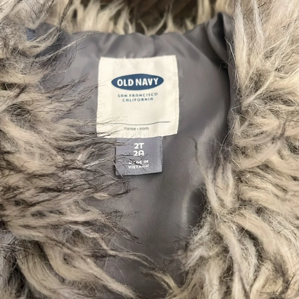 Old Navy size 2T Furry vest